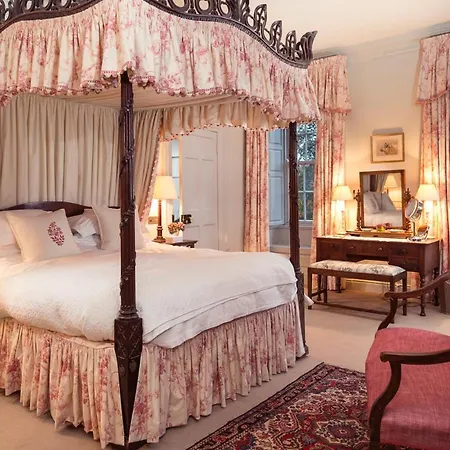 Churchtown Chateau Sleeps 12 With Wifi 펜션