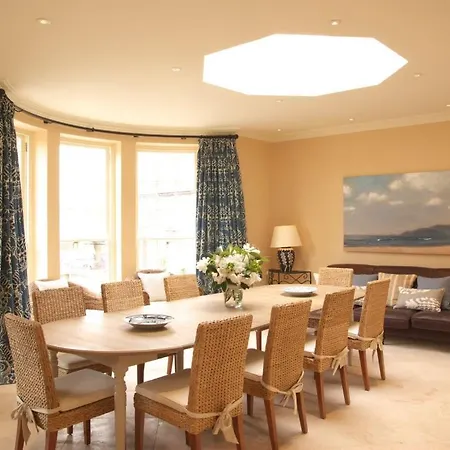 Churchtown Chateau Sleeps 12 With Wifi * Churchtown (Kerry)