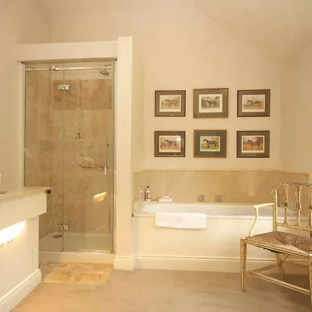 펜션 Churchtown Chateau Sleeps 12 With Wifi *