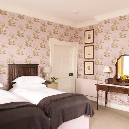 Churchtown Chateau Sleeps 12 With Wifi