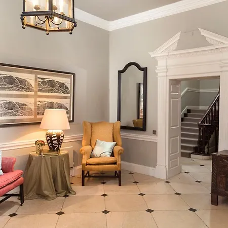 Churchtown Chateau Sleeps 12 With Wifi Hébergement de vacances *